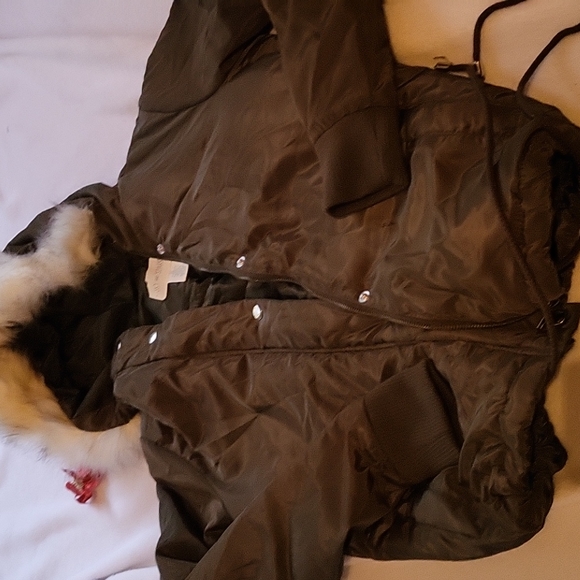 Sky n sparrow windbreaker with fur hood 😍 - Picture 3 of 8